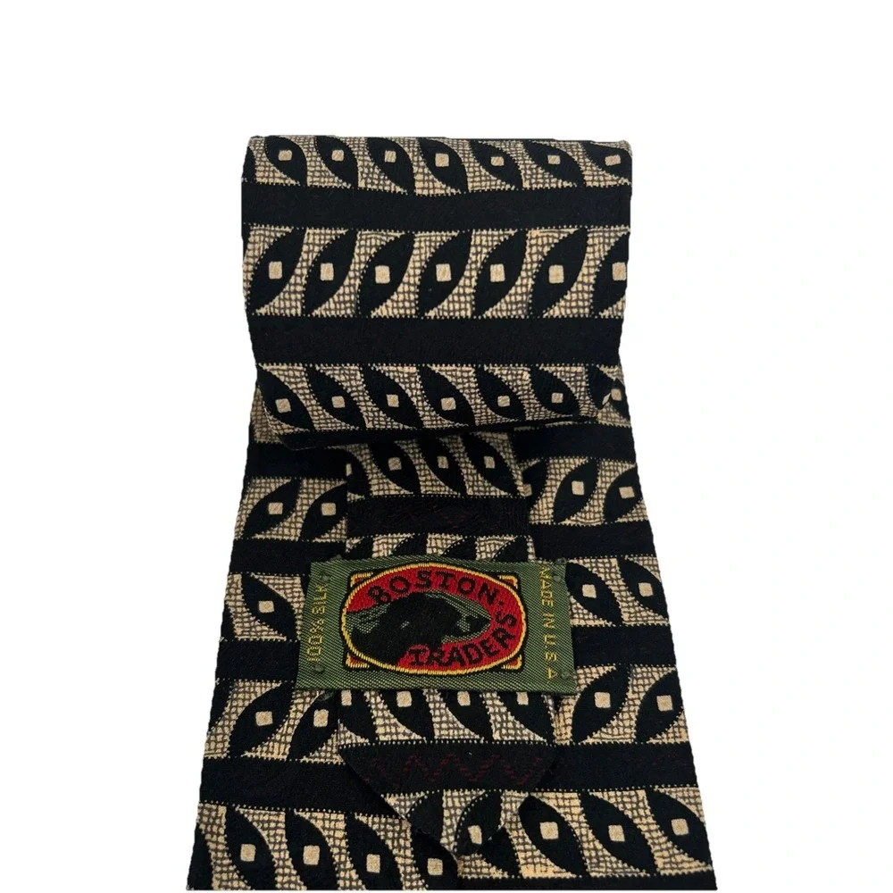 Boston Traders Men's Silk Necktie Black Beige Geometric Pattern Made in USA 58x4
